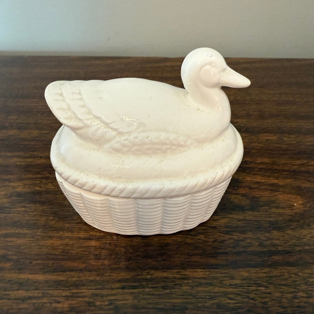 Vintage White Ceramic Duck Trinket Box Basket Weave Lidded Dish Farmhouse Decor
